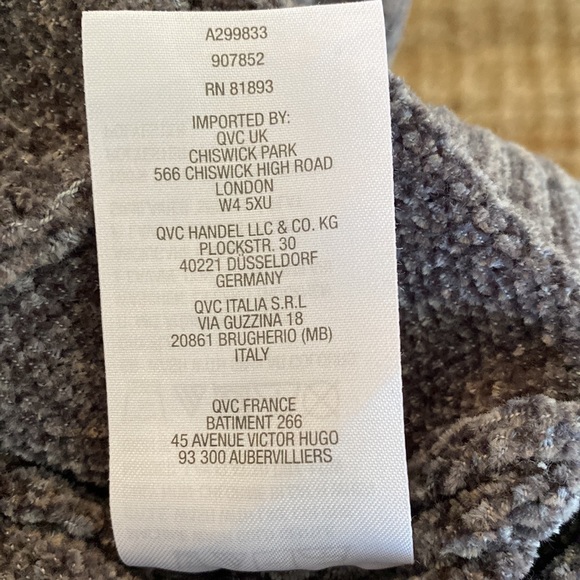 2 piece bundle- Isaac Mizrahi Cardigan Sweaters. Size XS. Grey/Teal. - Picture 11 of 11